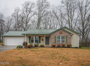 290 Crestwood Dr, Lenoir City, TN 37771