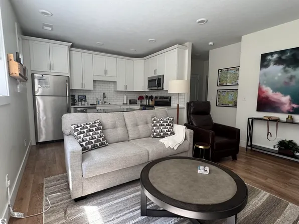 135 E 8th St Unit 3, Traverse City, MI 49684