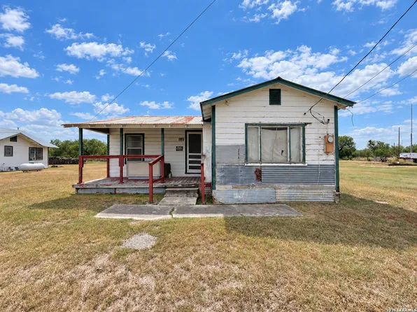 3030 Commerce, Campbellton, TX 78064