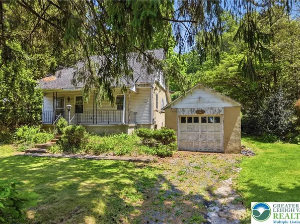 1476 Pennsylvania Ave, Emmaus, PA 18049