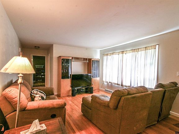 5th image of 27 Edenburg Ave
