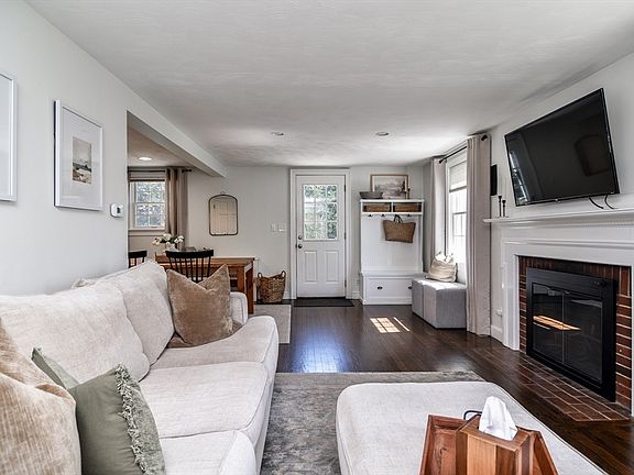 3rd image of 52 Wesley Rd