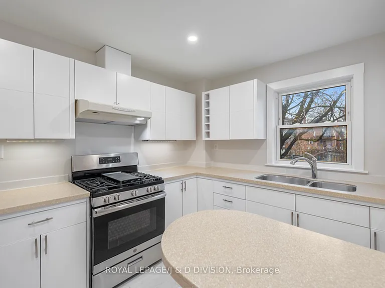1132A Dovercourt Rd — Photo 8