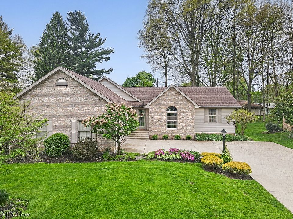 1st image of 392 Maplewood Dr