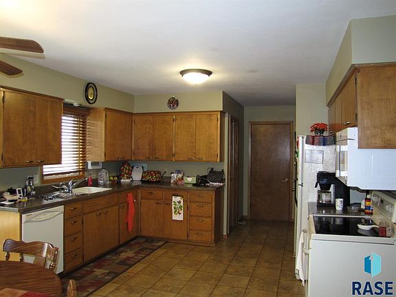 2nd image of 1009 N Linden St
