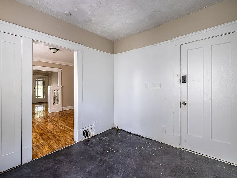 12401 Parkhill Ave — Photo 5