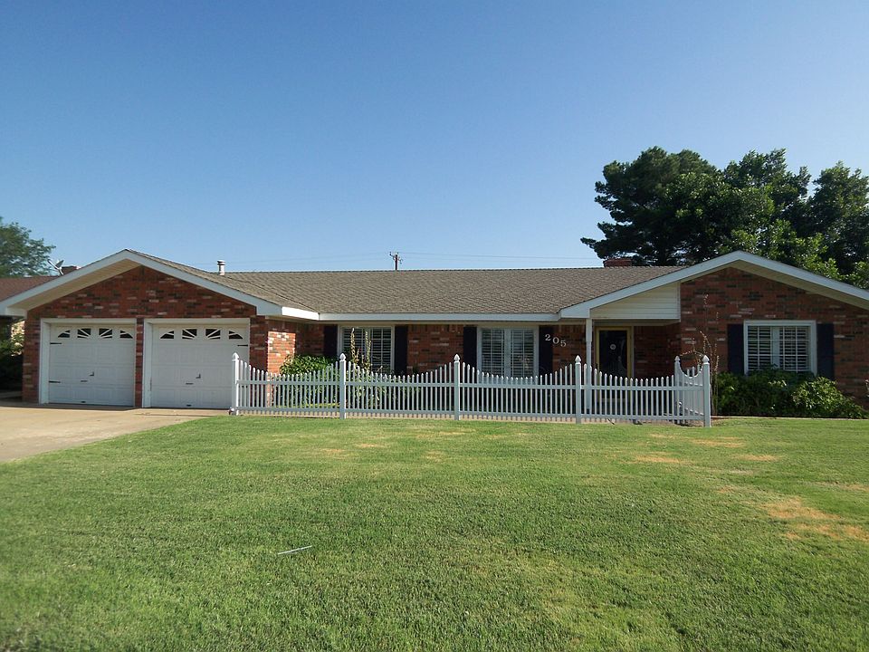 1st image of 205 Cottonwood Ln