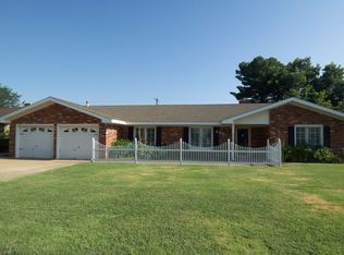 205 Cottonwood Ln, Levelland, TX 79336