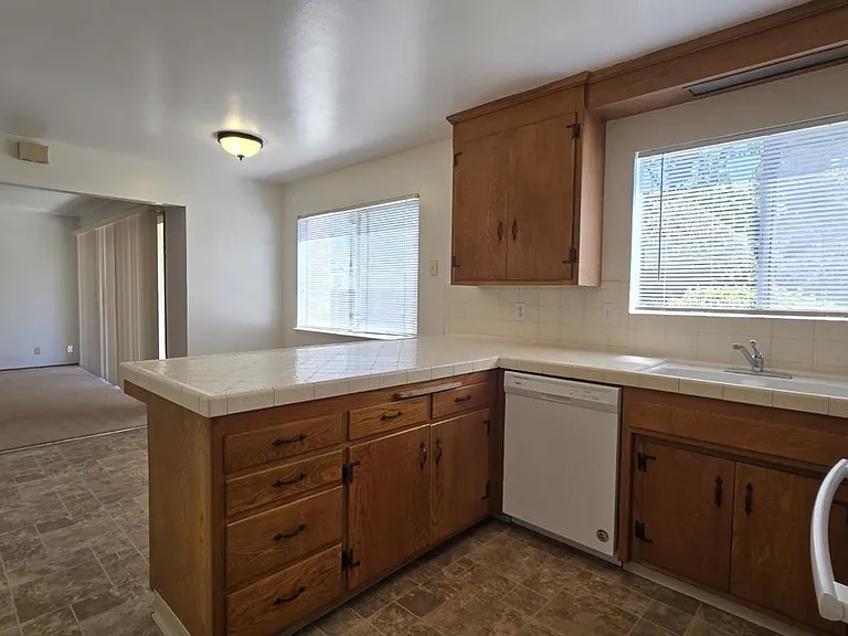 4600 Eggers Dr #B — Photo 10