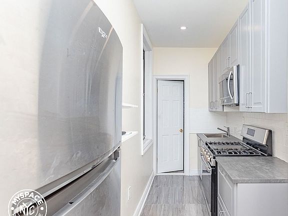 4th image of 1356 Pacific St APT 3B