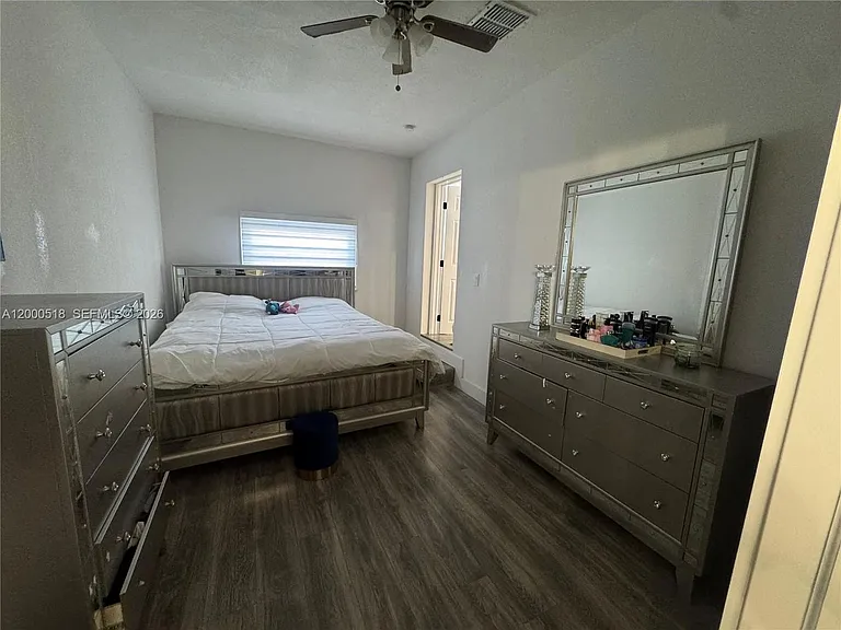 427 NW 19th Ave #0 — Photo 8