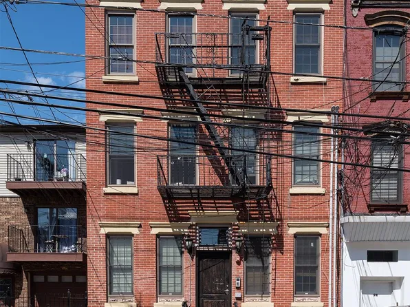 96 Bowers St #2L, Jersey City, NJ 07307