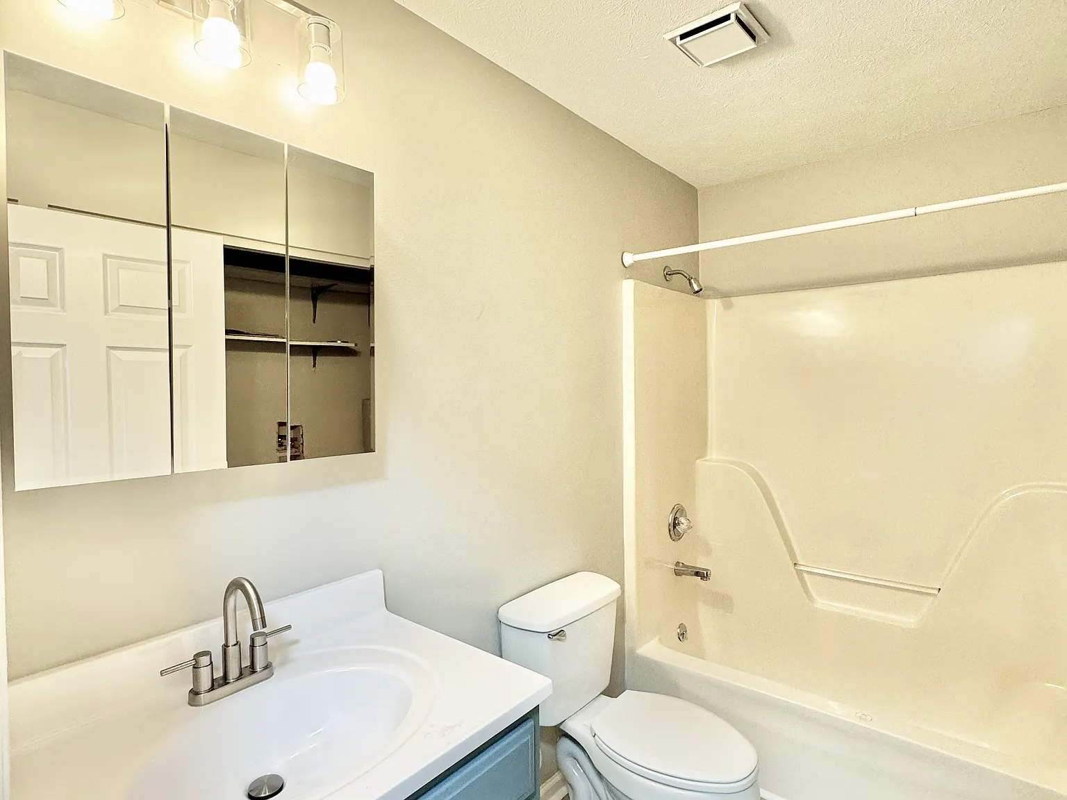 2 bed, 808 sqft, $1,095 — Photo 4