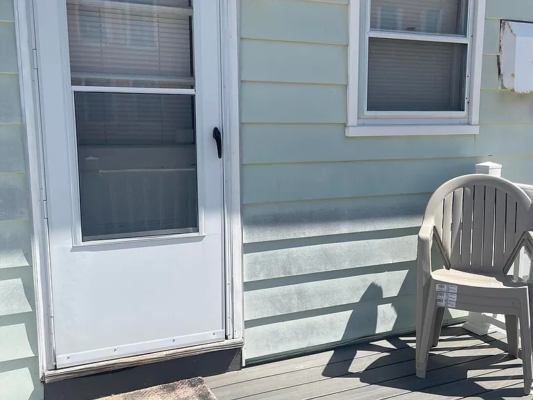 127 Hancock Ave #UPSTAIRS — Photo 11