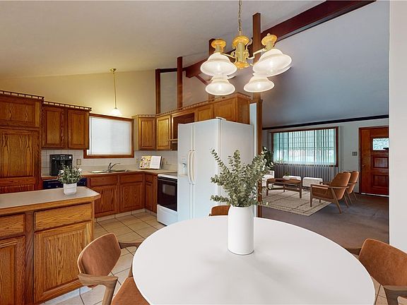 3rd image of 32324 Willowick Dr
