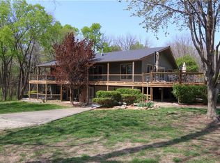 21150 Country Place Ln, Bucyrus, KS 66013