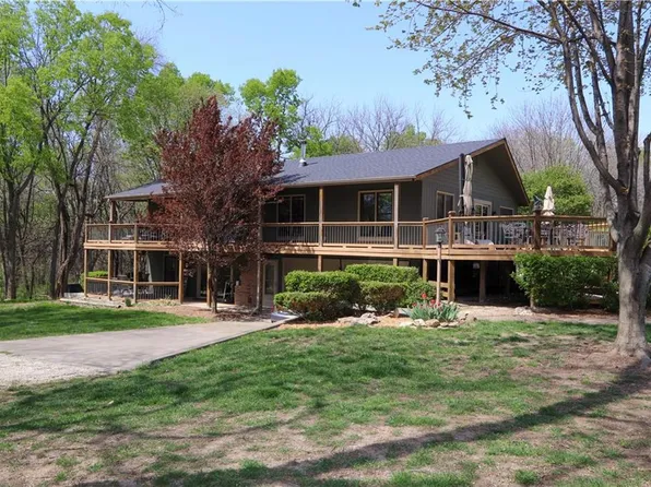 21150 Country Place Ln, Bucyrus, KS 66013