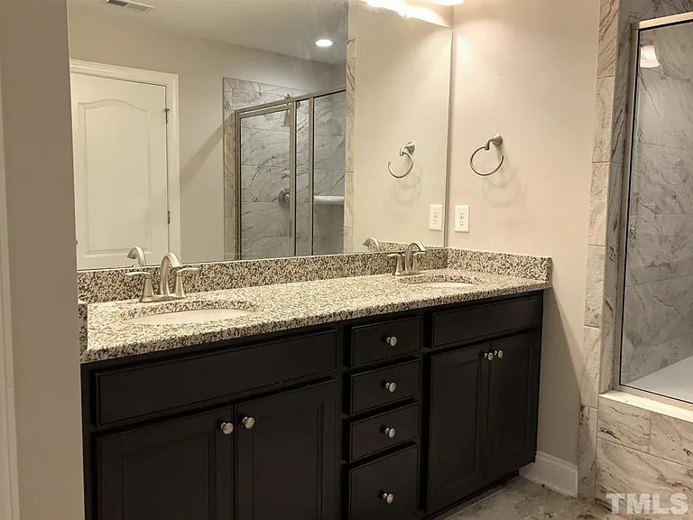 609 Rockcastle Dr W — Photo 12