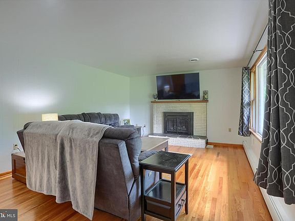 4th image of 1401 La Carr Ln