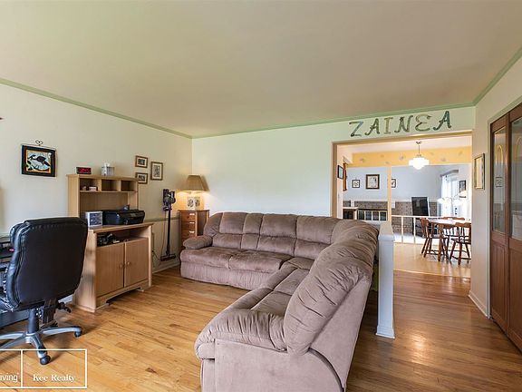 3rd image of 30619 Glenwood Cir