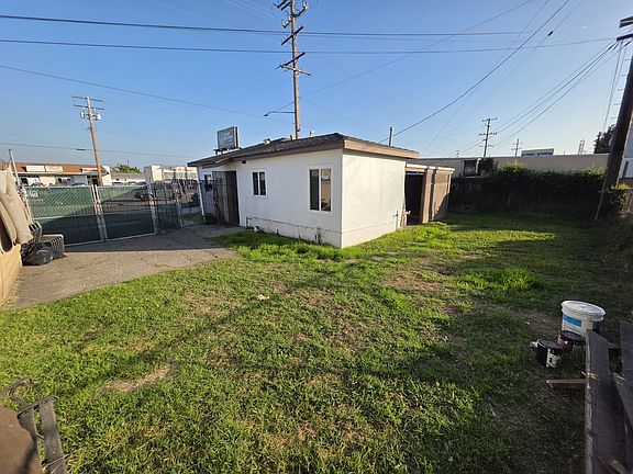 2nd image of 16811 Lakewood Blvd