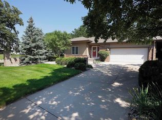 850 Willow Dr, Dakota Dunes, SD 57049
