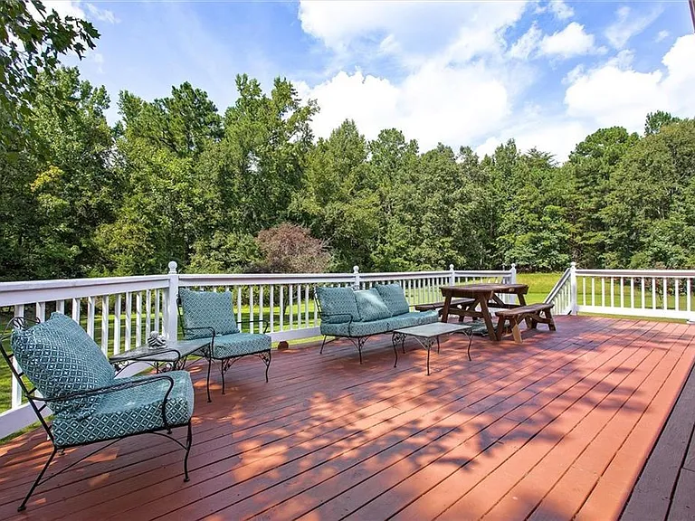 814 Duck Pond Rd — Photo 17