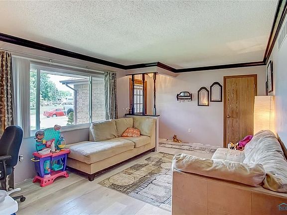 4th image of 1125 Michelle Dr