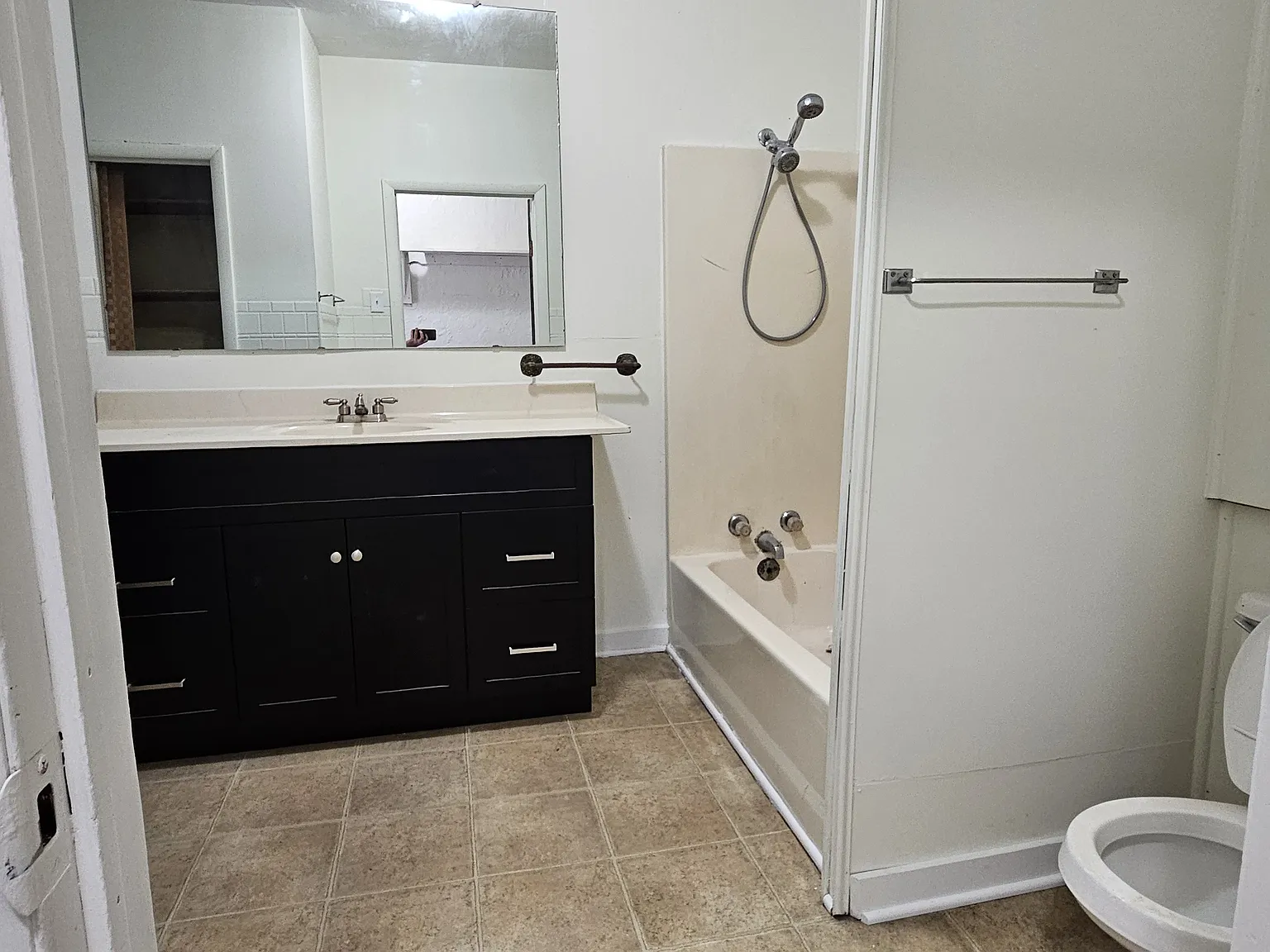 4 bed, 1896 sqft, $1,600 — Photo 4