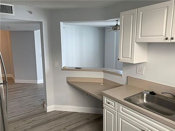 4th image of 520 SE 5th Ave APT 3406