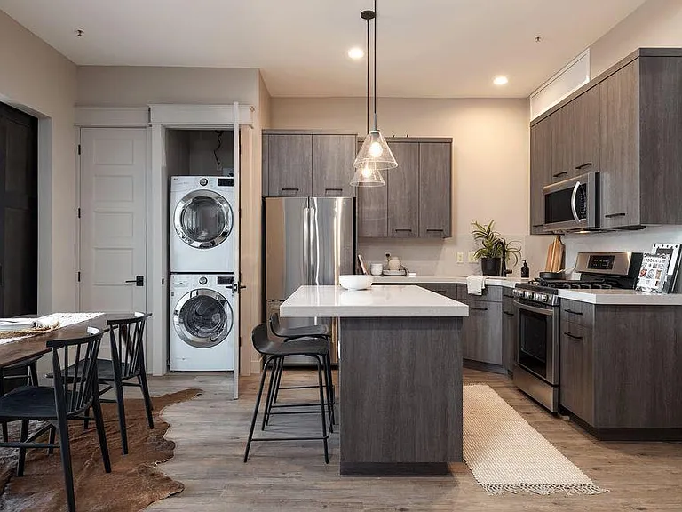 Salt Lake Costume Apartments — Photo 4