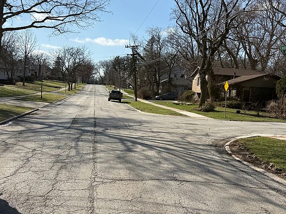 5th image of 1415 Burr Oak Rd