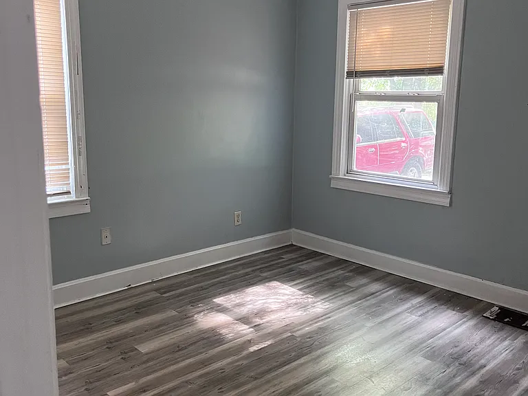 4154 Hazelwood Ave — Photo 3