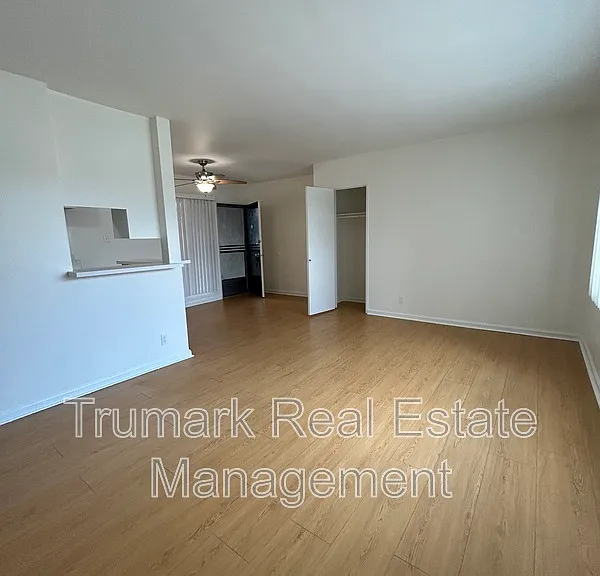 337 E Tujunga Ave #M — Photo 5