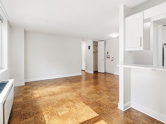 3rd image of 400 E 71st St APT 9U