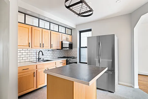 Rented by SERHANT. | media 14