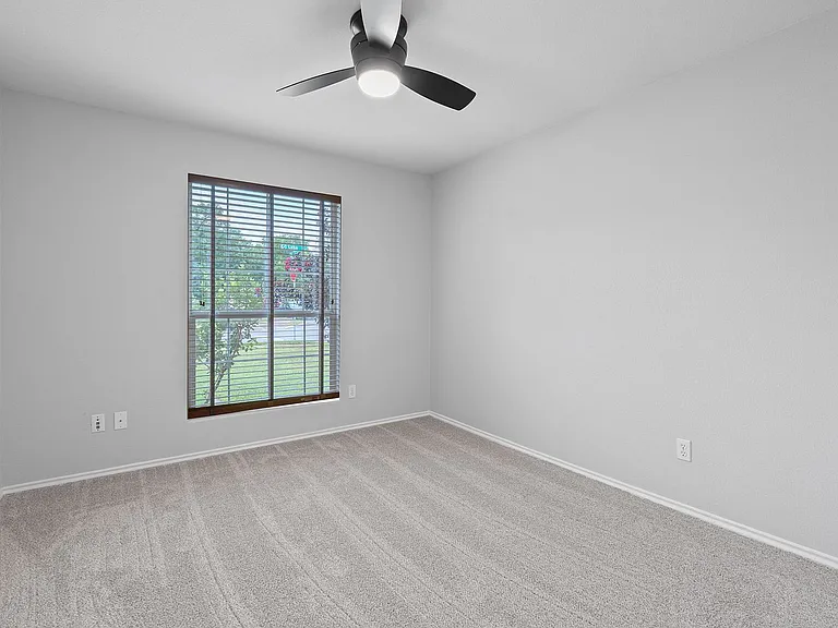 909 Saba Cv — Photo 25
