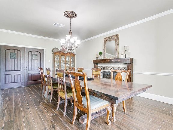 3rd image of 204 Sanchez Creek Dr