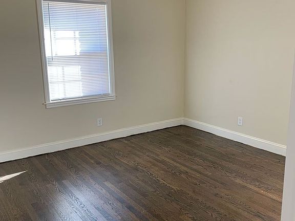 4th image of 1120-1118 E Clark Blvd
