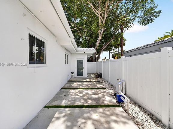 5th image of 1619 Hollywood Blvd #1619