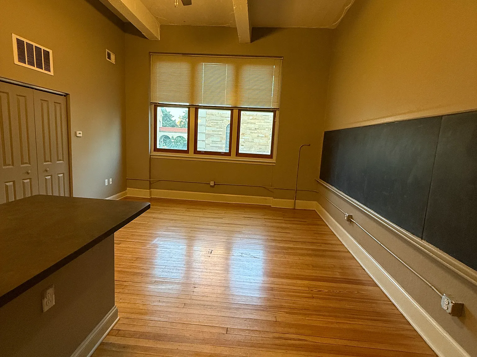 1 bed, 1100 sqft, $1,150 — Photo 2