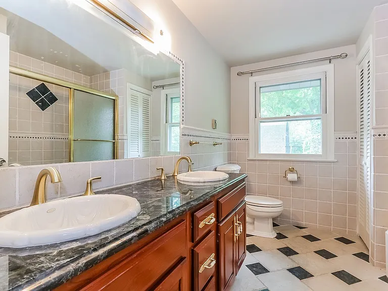 934 Village Rd — Photo 21