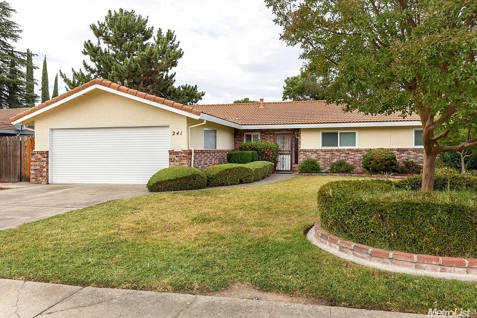 241 Riverbrook Way photo 1