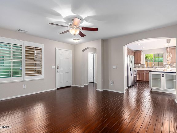 5th image of 2544 E VERMONT Drive