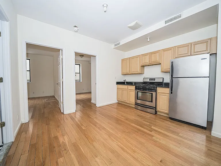 208 S 3rd St #2C — Photo 7