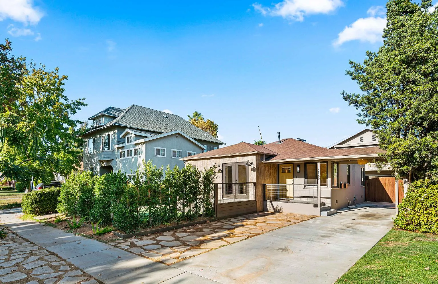 2256 Wellesley Ave — Photo 3