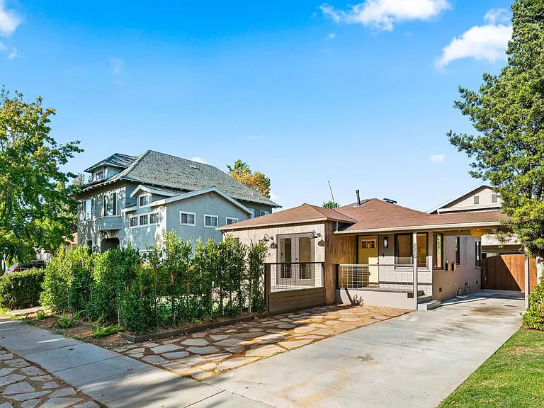 2256 Wellesley Ave — Photo 3
