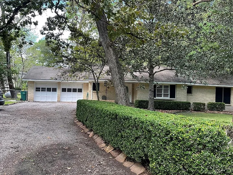 1204 Apache Dr — Photo 2