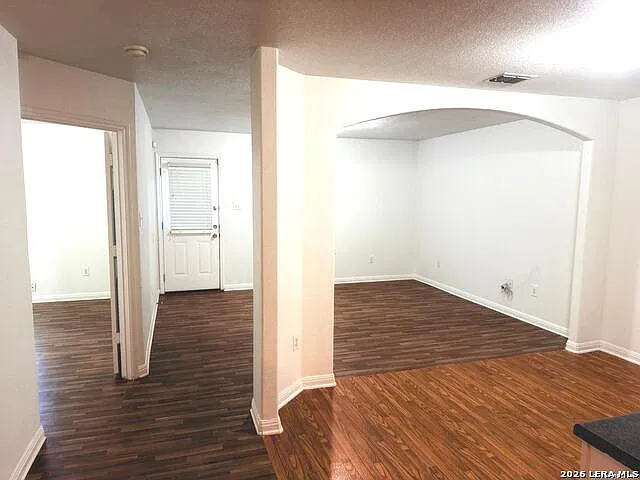 3 bed, 2.0 bath, 1233 sqft, $1,500 — Photo 2