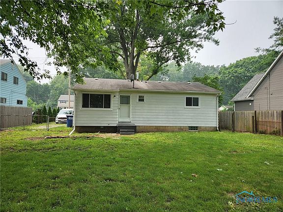3rd image of 5410 Clover Ln